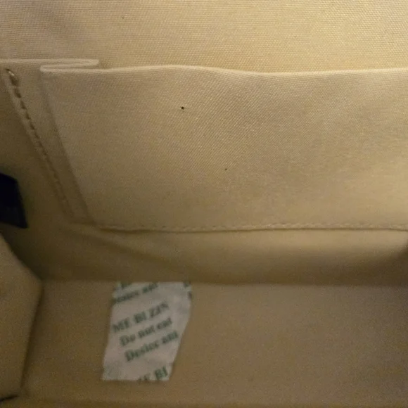 Windsor Gold Rhinestone Bow Clutch✨️ - Picture 11 of 11